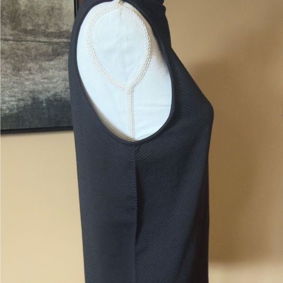 Athleta Black Sleeveless Women's Top! Beautiful - Picture 5 of 8